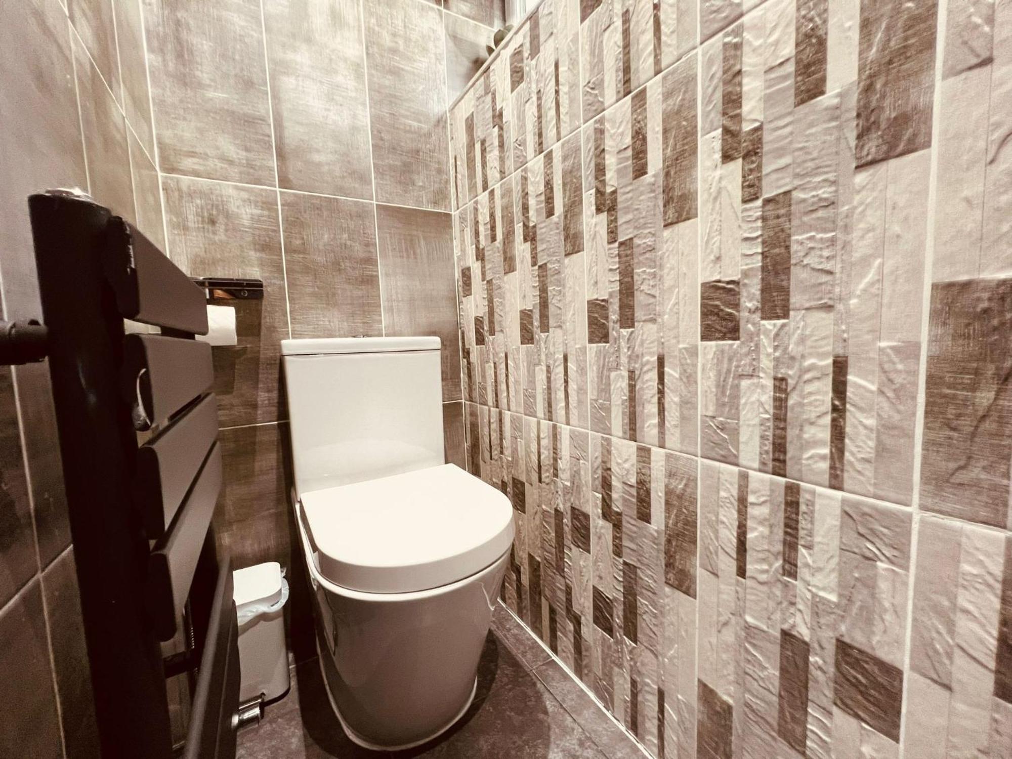 Modern Suites -5 Bedroom House- With Free Parking Birmingham City Exterior photo